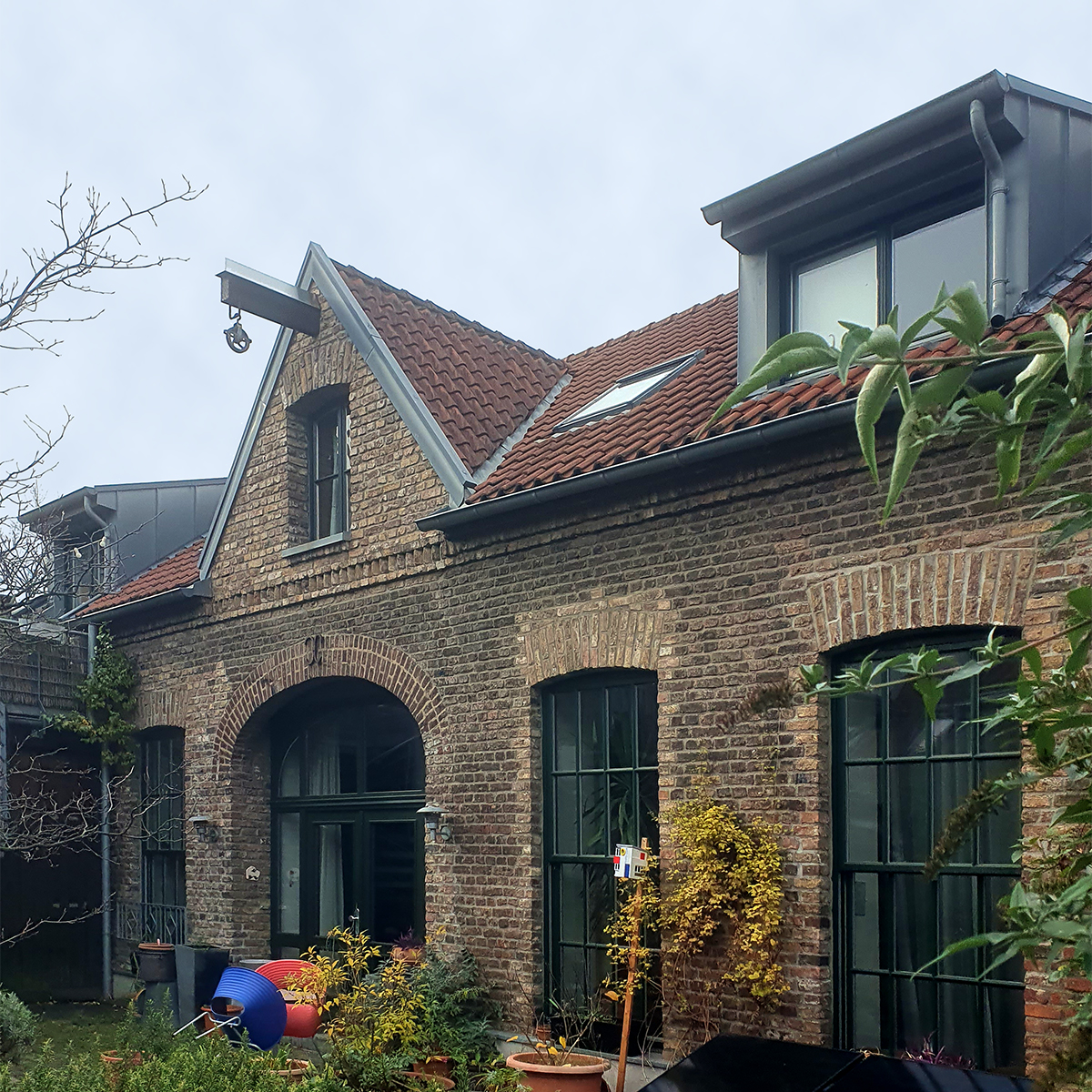 grunow-dachdecker-dach-innenhof